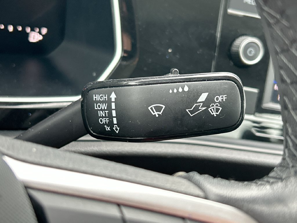Used 2024 Volkswagen Jetta SE FWD image 19