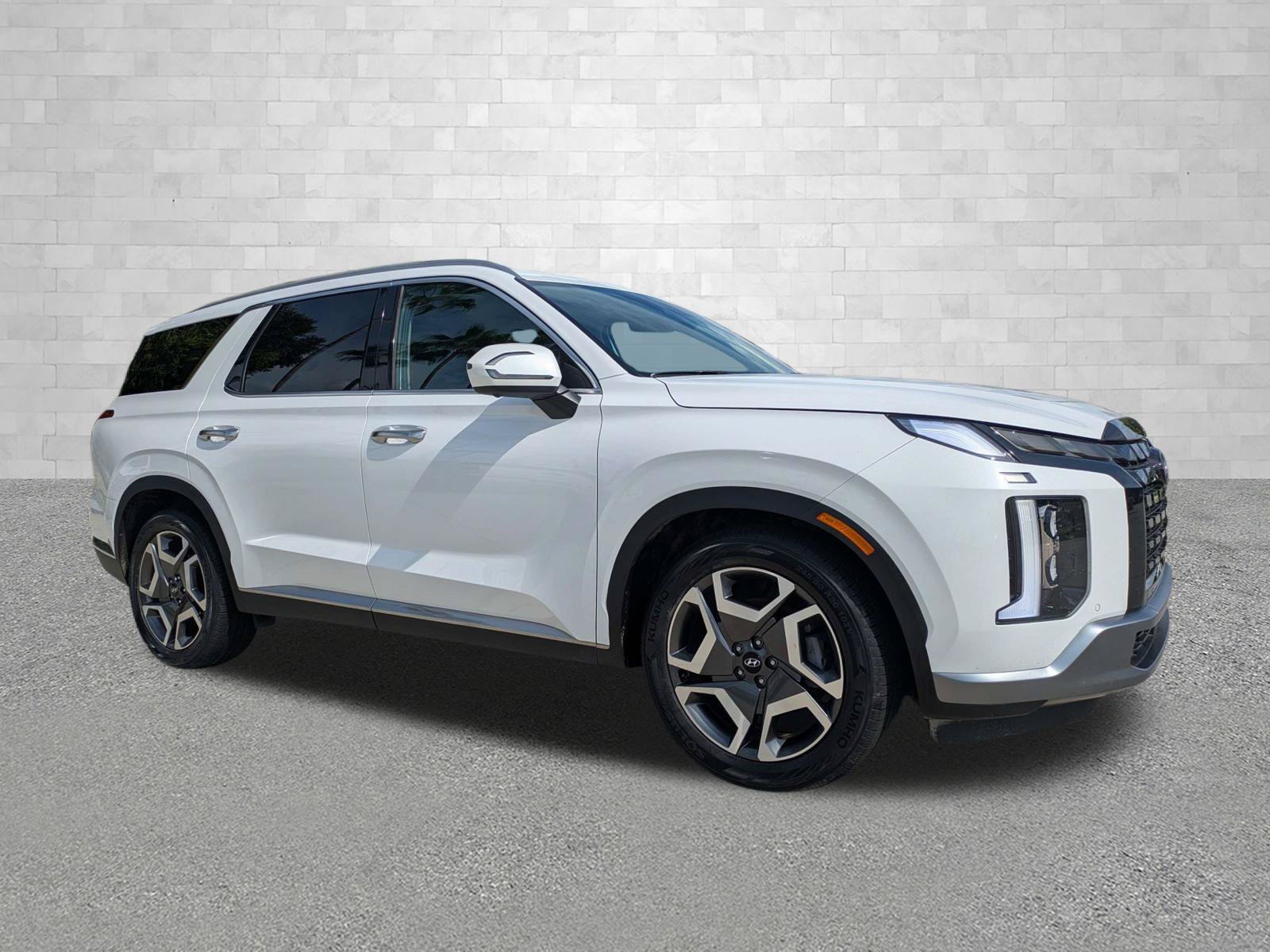 Certified 2025 Hyundai Palisade Limited FWD image 1