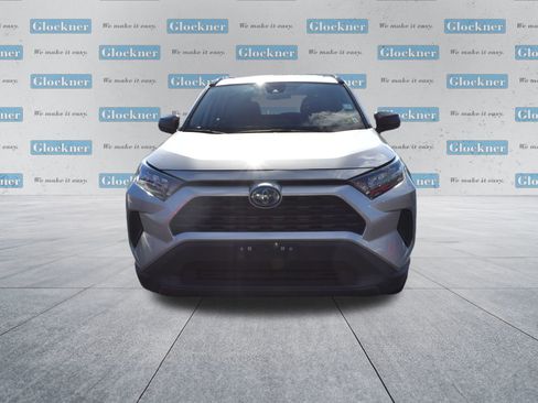 Used 2021 Toyota RAV4 LE image 2