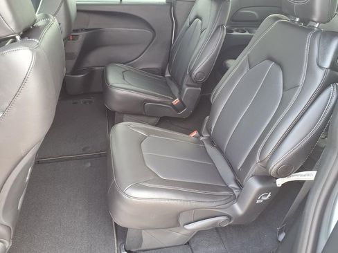 New 2026 Chrysler Pacifica Select w/ S Appearance Package FWD image 7