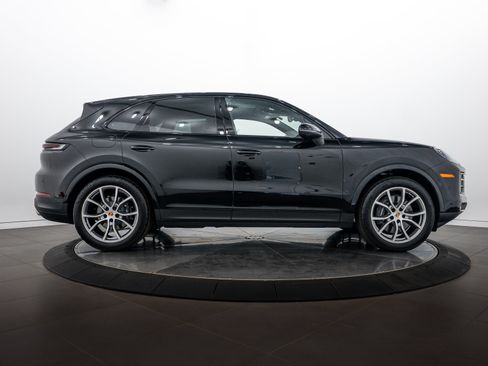 Certified 2026 Porsche Cayenne AWD/4WD image 8