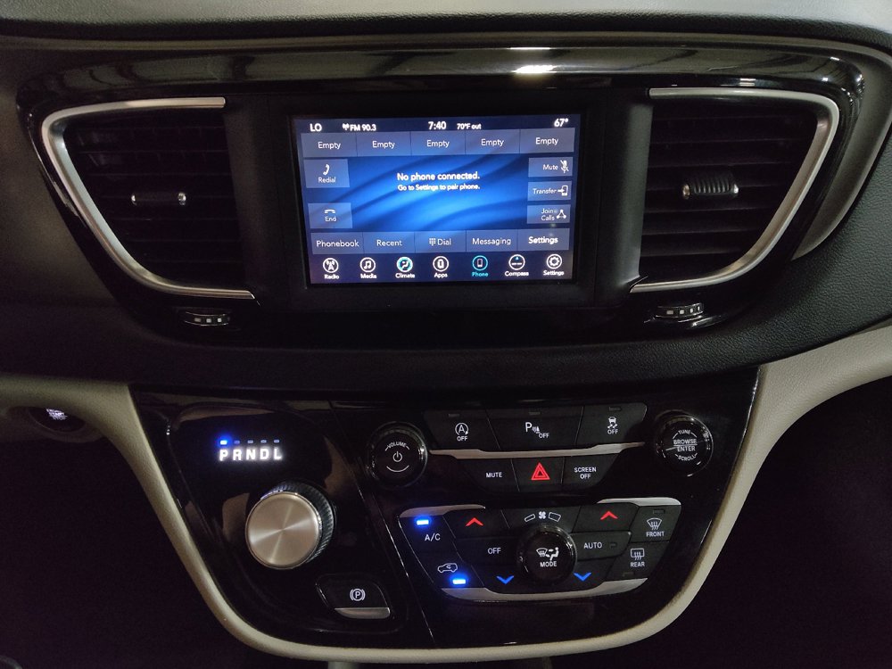 Used 2020 Chrysler Pacifica Touring FWD image 25