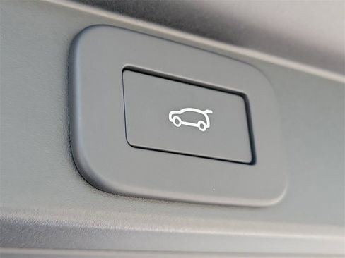 New 2026 Land Rover Range Rover SE image 12