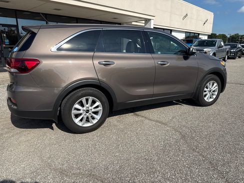 Used 2019 Kia Sorento FWD image 12