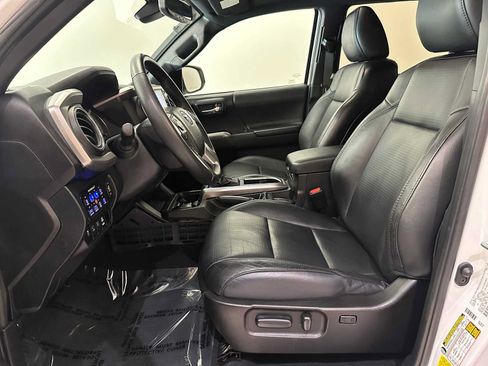 Used 2021 Toyota Tacoma Limited AWD/4WD image 21