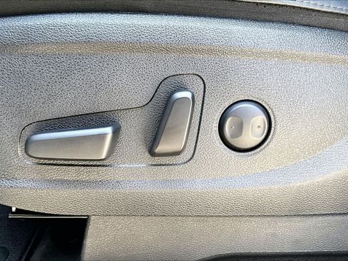 Used 2020 Kia Telluride S FWD image 32