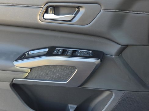 New 2026 Nissan Pathfinder SL FWD image 32