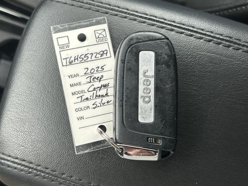 Used 2025 Jeep Compass Trailhawk AWD/4WD image 37