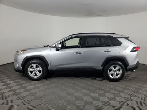 Used 2019 Toyota RAV4 XLE w/ Carpet Mat Package FWD image 7