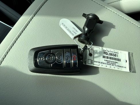 New 2026 Lincoln Aviator AWD w/ Jet Appearance Package image 2