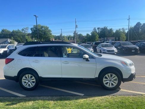 Used 2017 Subaru Outback 2.5i Premium AWD/4WD image 4
