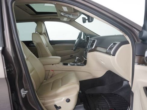 Used 2018 Jeep Grand Cherokee Limited w/ Trailer Tow Group IV RWD image 41