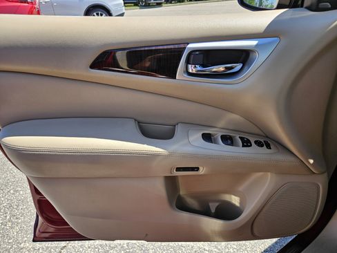 Used 2015 Nissan Pathfinder SL w/ SL Premium Package FWD image 30
