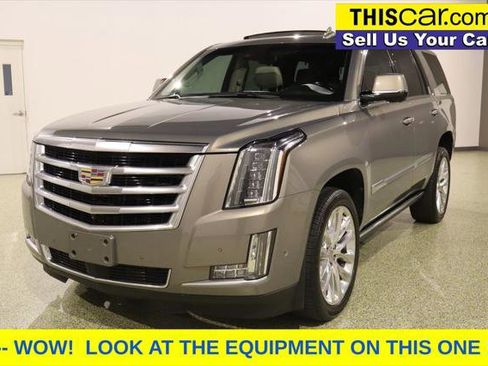 Used 2018 Cadillac Escalade Premium Luxury image 3