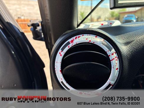 Used 2016 Jeep Wrangler Unlimited Rubicon w/ Dual Top Group AWD/4WD image 14