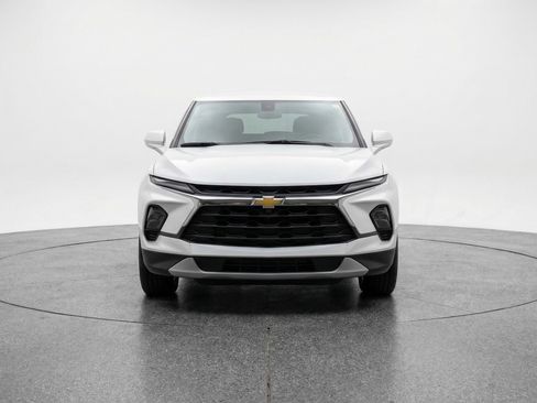 Used 2025 Chevrolet Blazer LT FWD image 2