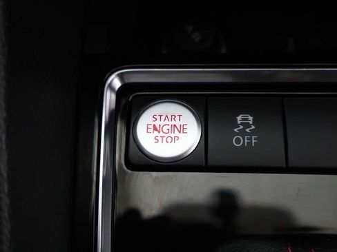 Used 2017 Volkswagen Jetta GLI image 41