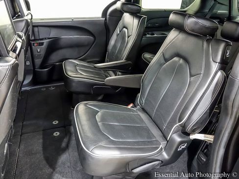 Used 2020 Chrysler Pacifica Limited w/ Advanced Safetytec Group image 11