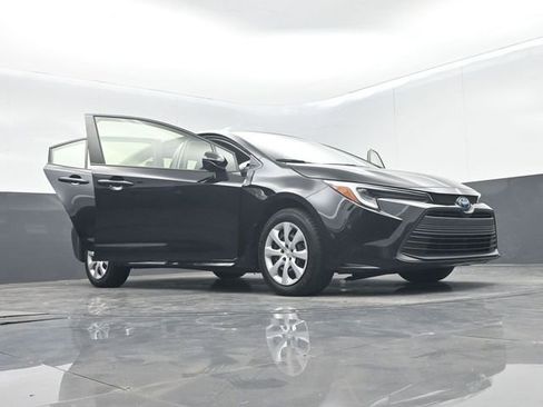 Used 2024 Toyota Corolla LE image 65