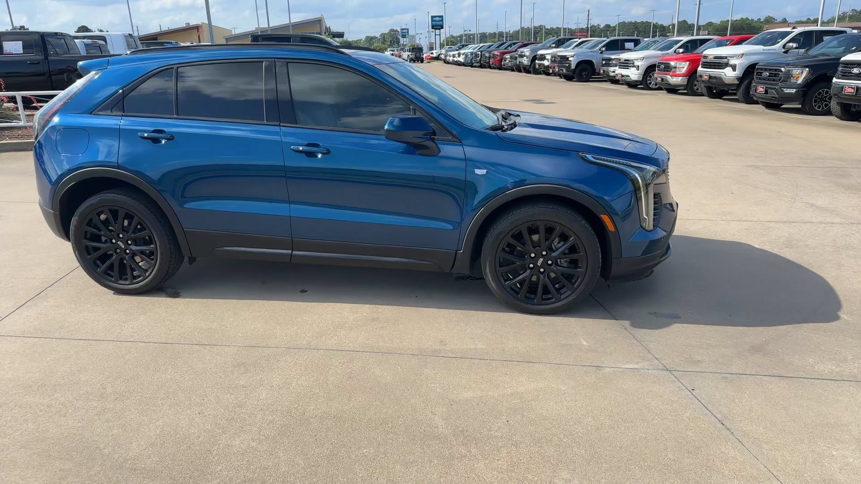 Used 2019 Cadillac XT4 Sport w/ Cold Weather Package FWD image 2