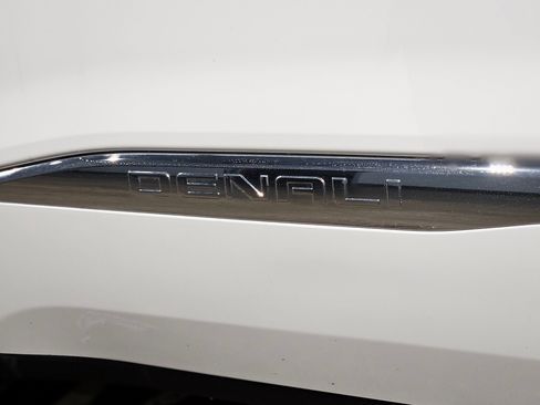 Used 2019 GMC Acadia Denali image 39
