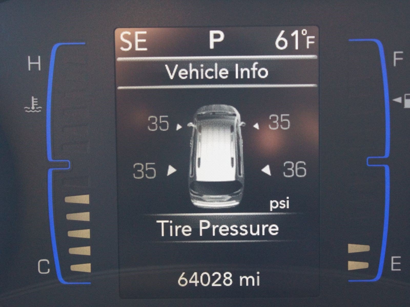Used 2023 Chrysler Voyager LX FWD image 4