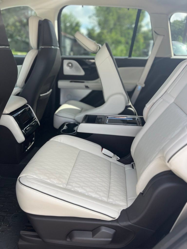 Used 2020 Lincoln Aviator Black Label AWD/4WD image 23