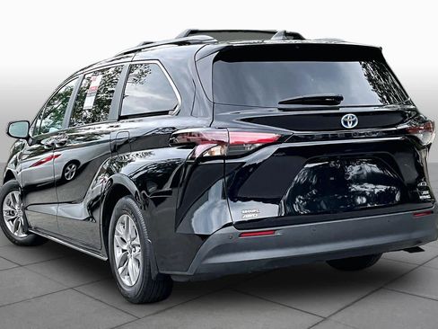 Used 2023 Toyota Sienna XLE w/ XLE Plus Package AWD/4WD image 11