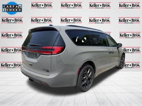 Used 2025 Chrysler Pacifica Limited w/ Uconnect Theater Family Group AWD/4WD image 7