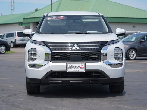 Used 2023 Mitsubishi Outlander ES AWD/4WD image 8