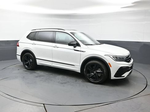 Used 2024 Volkswagen Tiguan SE R-Line FWD image 8