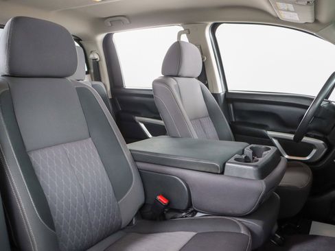 Used 2023 Nissan Titan SV image 28