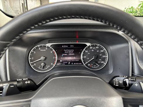 Used 2025 Nissan Rogue SV FWD image 37