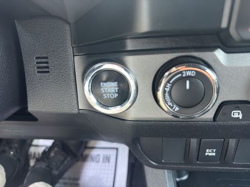 Used 2023 Toyota Tacoma TRD Sport AWD/4WD image 21