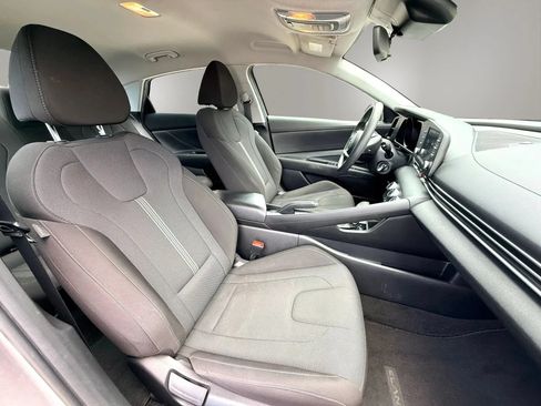 Used 2023 Hyundai Elantra SE FWD image 14