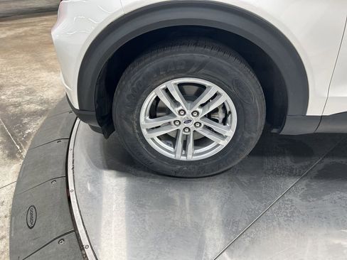 Used 2022 Ford Explorer XLT w/ Equipment Group 202A image 35