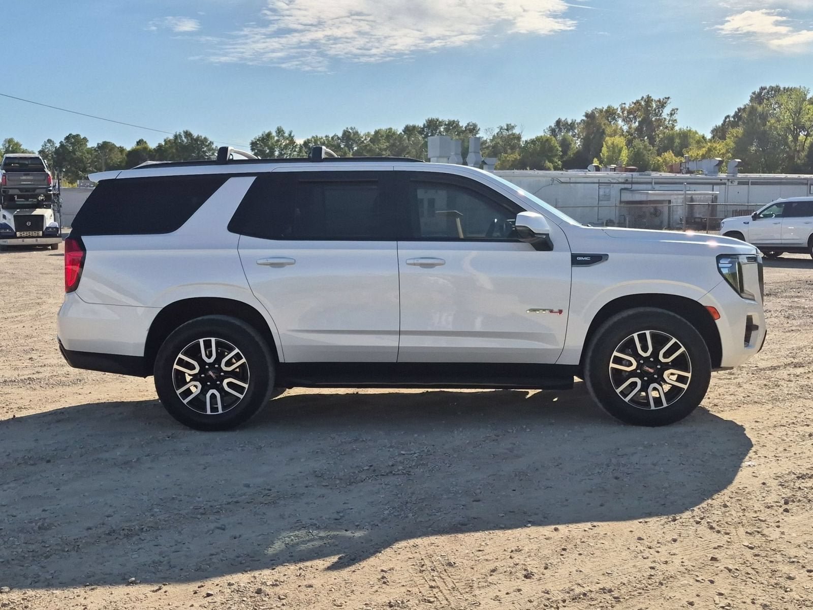 Used 2023 GMC Yukon AT4 w/ Technology Package AWD/4WD image 7