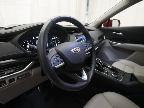Used 2021 Cadillac XT4 Premium Luxury AWD/4WD image 8