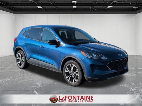 Used 2022 Ford Escape SE w/ SE Sport Appearance Package image 13