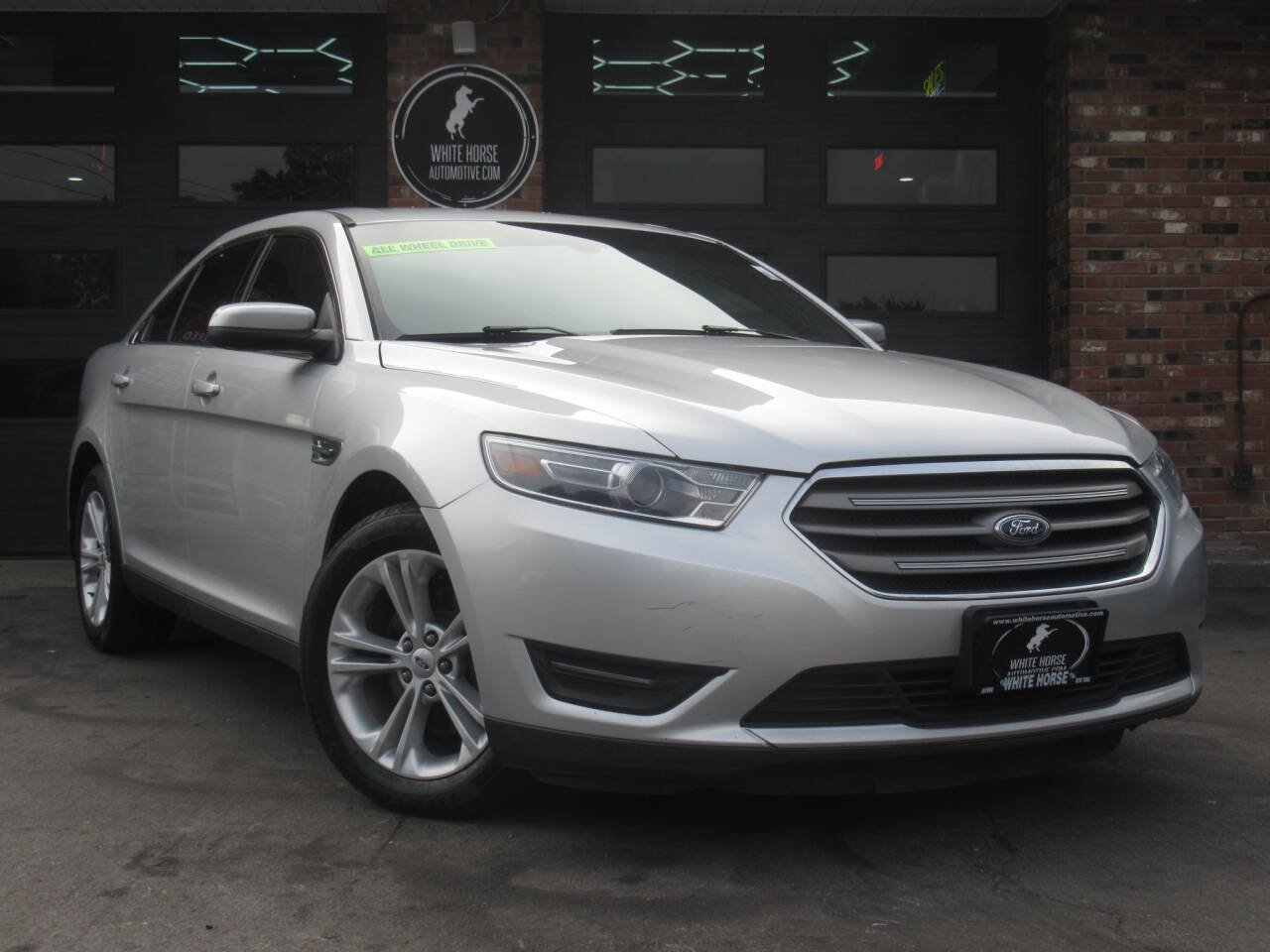 Used 2018 Ford Taurus SEL w/ Equipment Group 201A AWD/4WD image 2