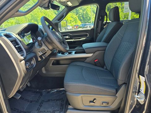 New 2026 RAM 3500 Big Horn AWD/4WD image 4