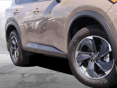 Certified 2025 Nissan Rogue SV AWD/4WD image 3