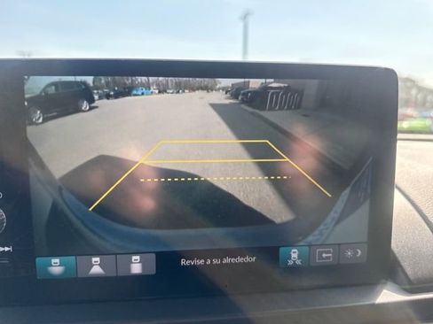 Used 2024 Honda Pilot Touring image 17