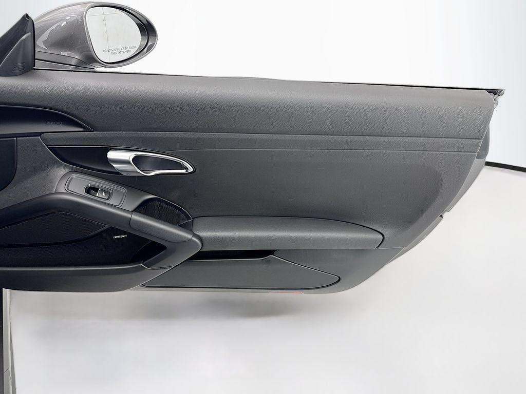 Used 2018 Porsche 718 Boxster RWD image 22