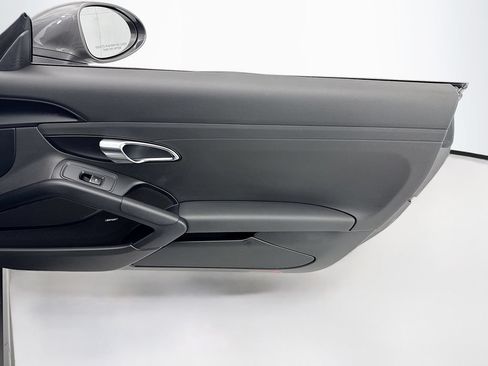 Used 2018 Porsche 718 Boxster RWD image 22