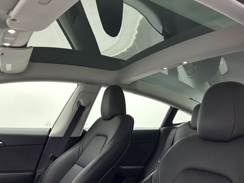 Used 2021 Tesla Model 3 Standard Range Plus image 5