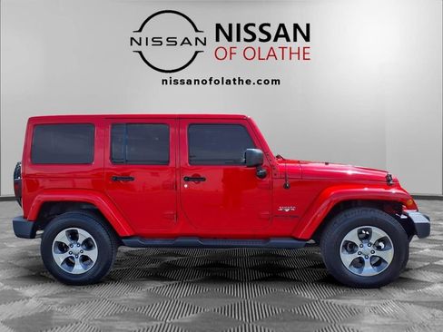 Used 2018 Jeep Wrangler Unlimited Sahara AWD/4WD image 26