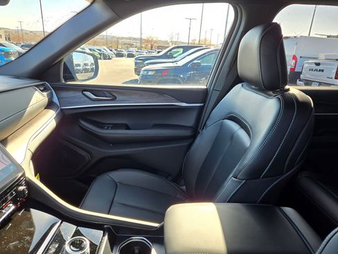 New 2025 Jeep Grand Cherokee Limited image 25