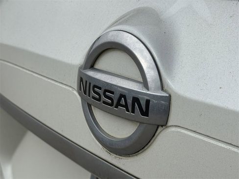 Used 2017 Nissan Rogue SV w/ SV Premium Package image 9