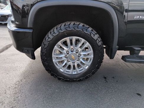 Used 2022 Chevrolet Silverado 2500 High Country w/ Z71 Off-Road Package image 27